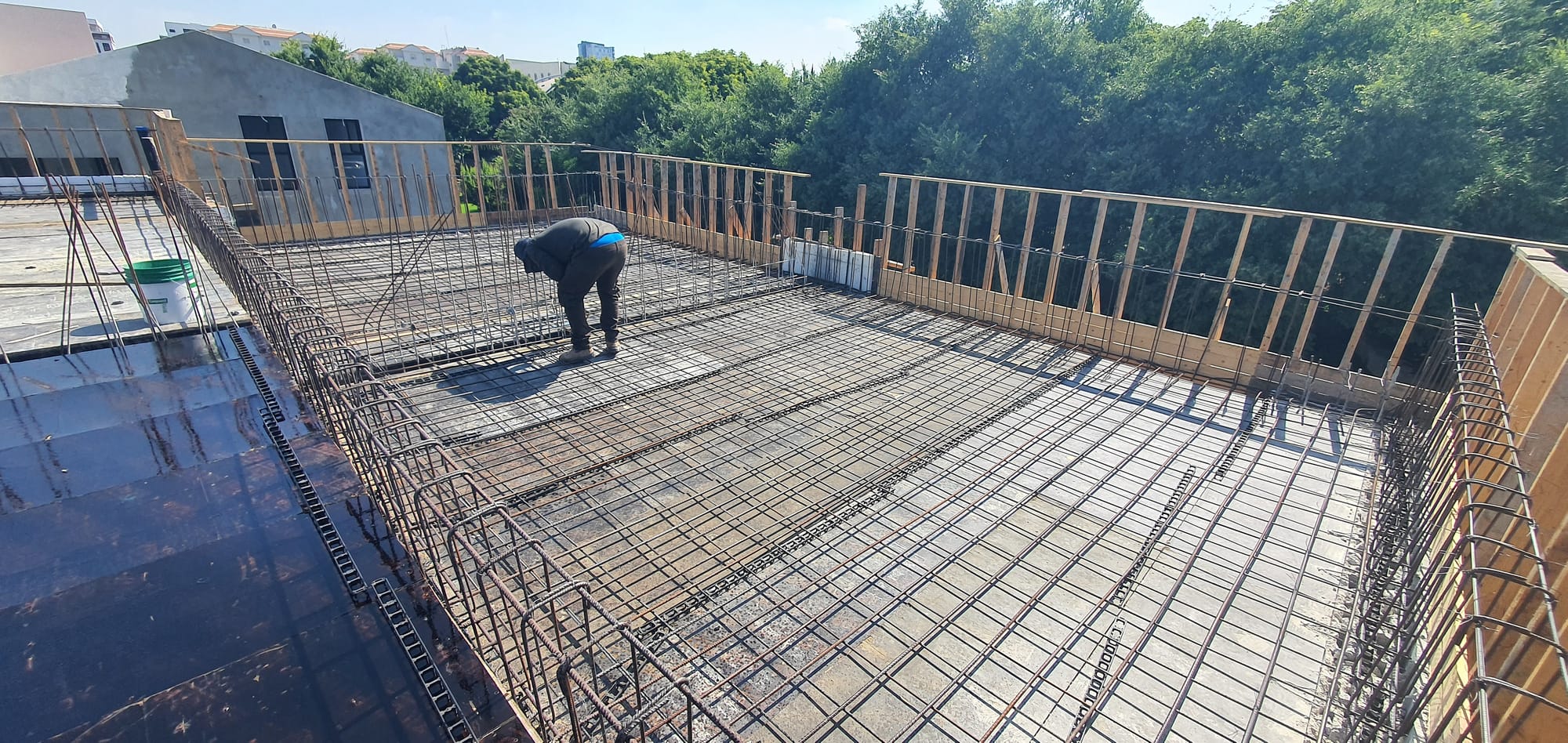 בנית שלד בית דו משפחתי ברעננה