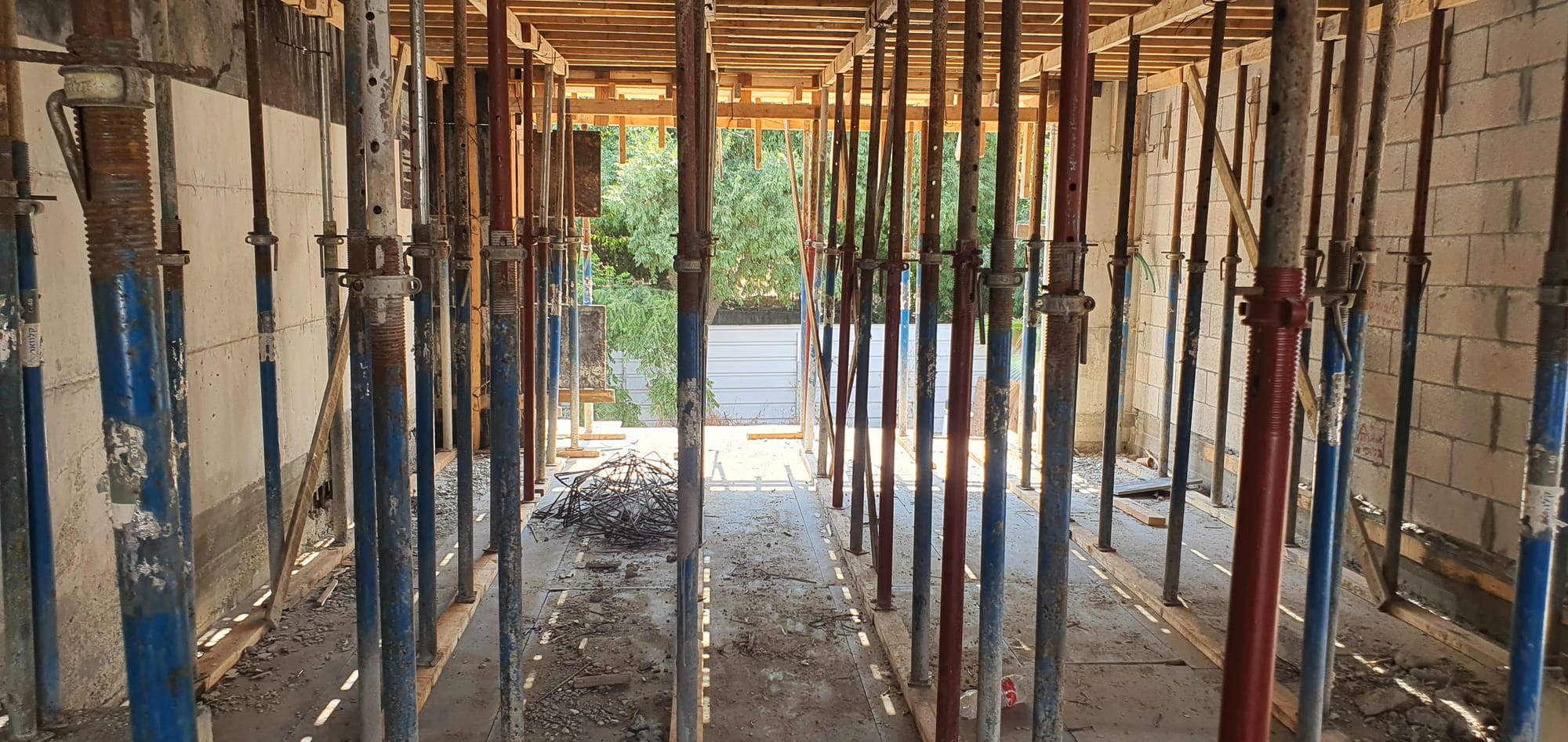 בנית שלד בית דו משפחתי ברעננה