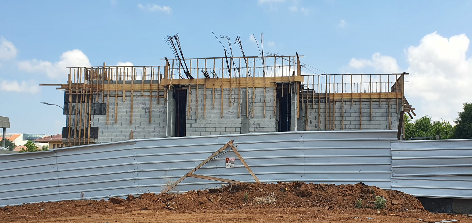בנית שלד בית דו משפחתי ברעננה