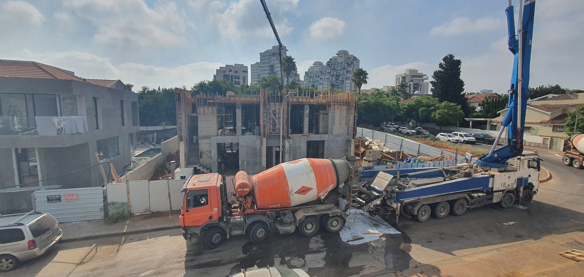 בנית שלד בית דו משפחתי ברעננה