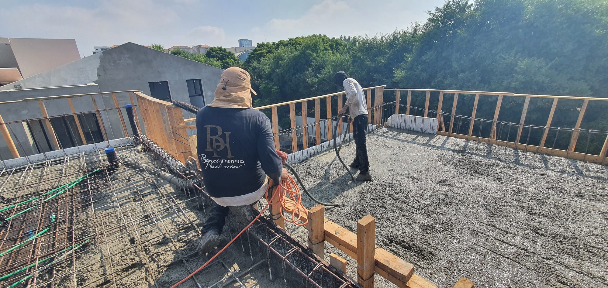 בנית שלד בית דו משפחתי ברעננה