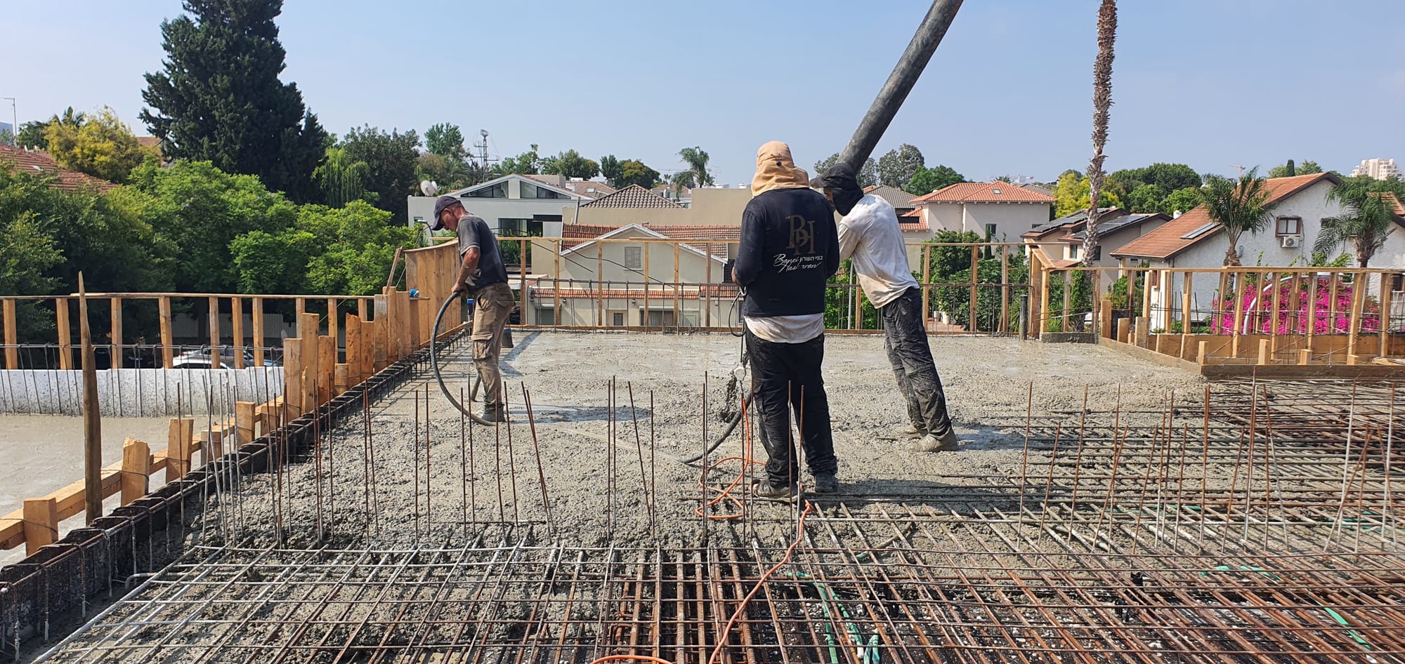 בנית שלד בית דו משפחתי ברעננה