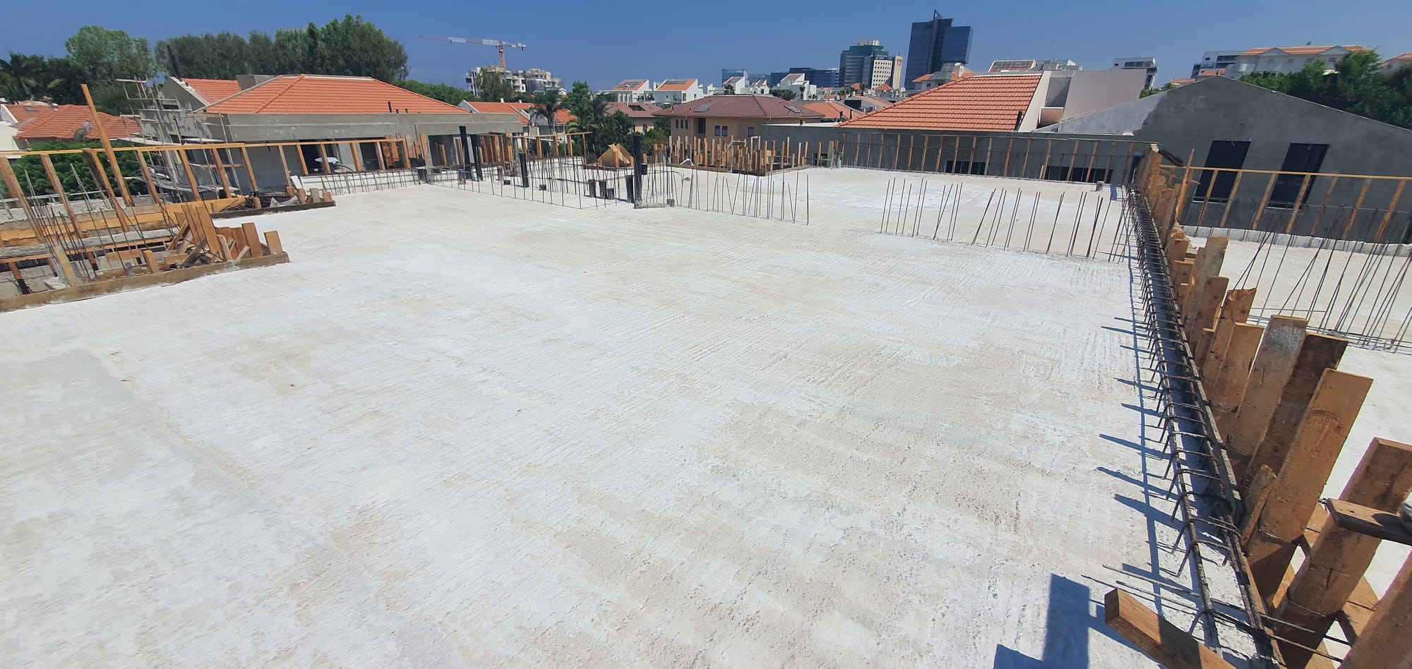 בנית שלד בית דו משפחתי ברעננה