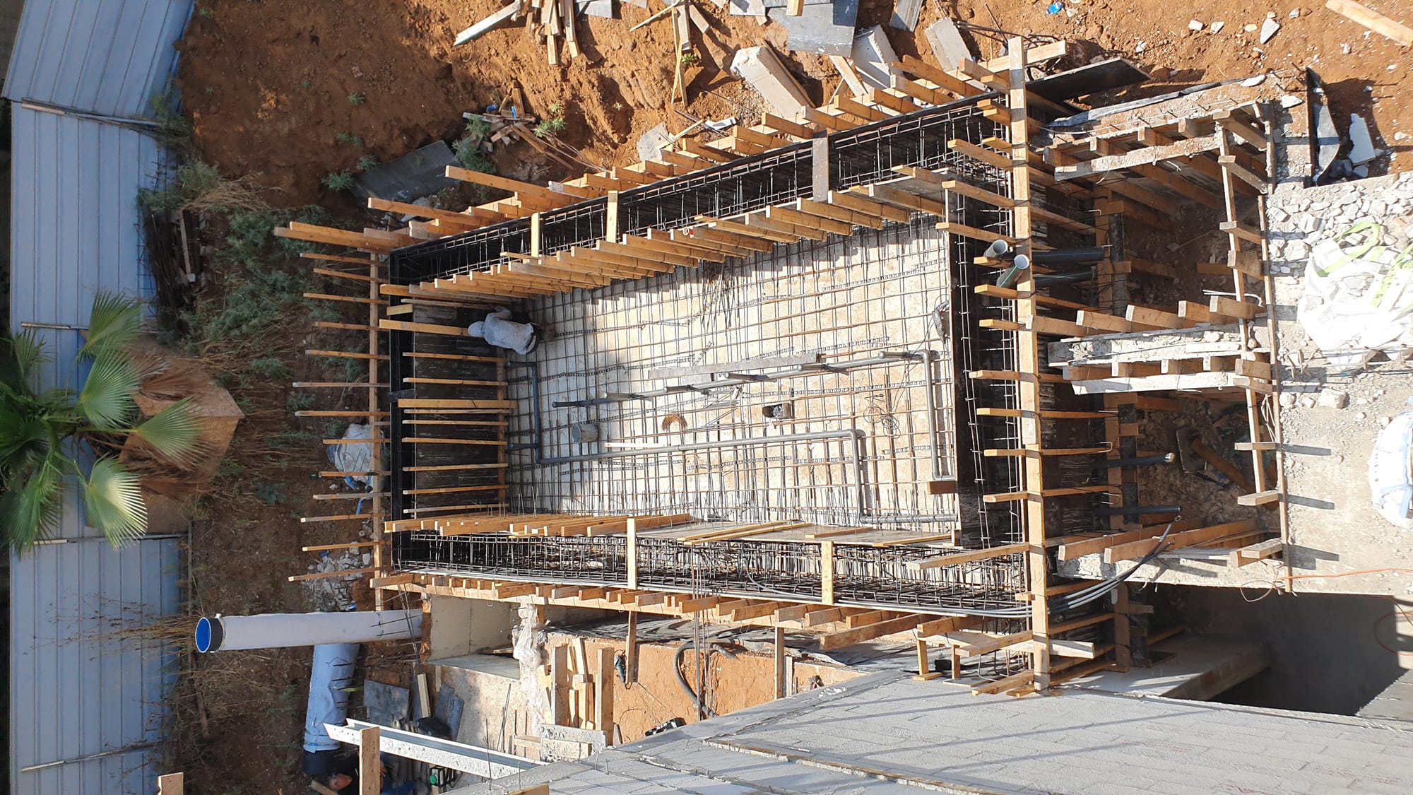 בנית שלד בית דו משפחתי ברעננה