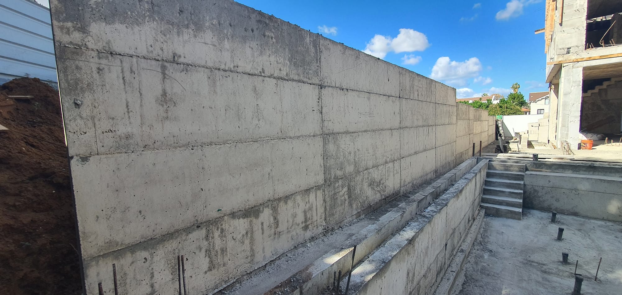 בנית שלד בית דו משפחתי ברעננה