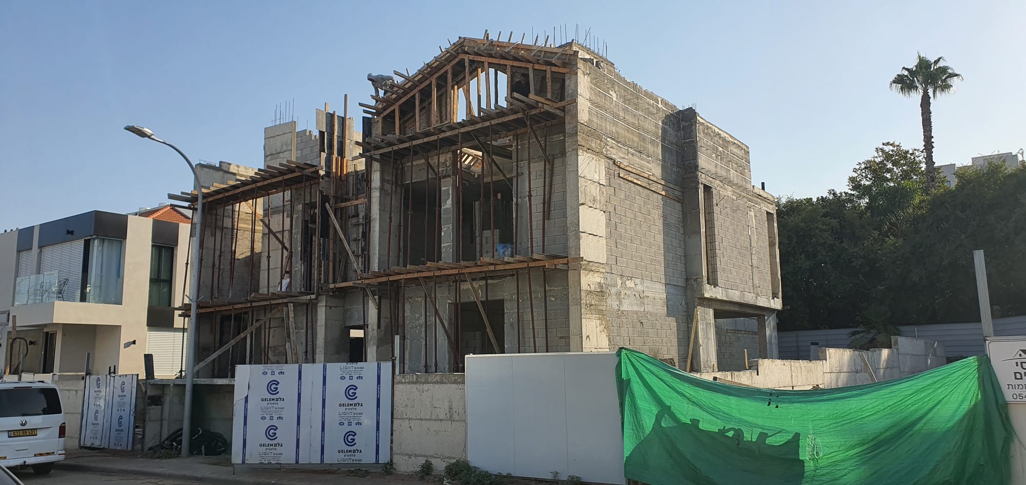 בנית שלד בית דו משפחתי ברעננה