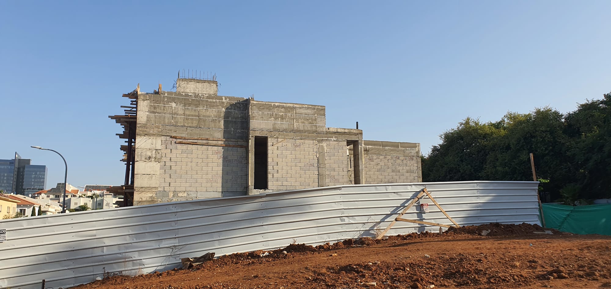 בנית שלד בית דו משפחתי ברעננה