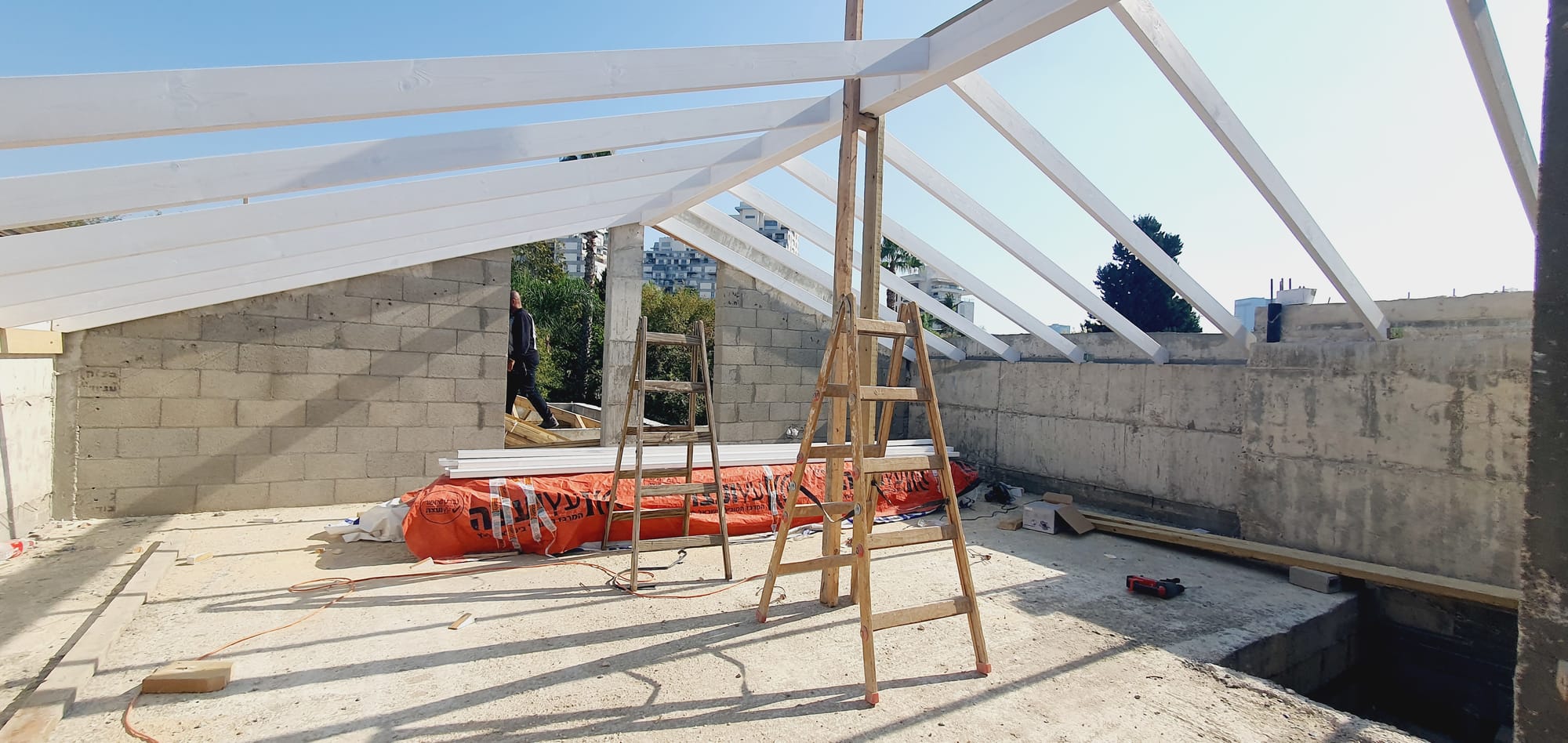 בנית שלד בית דו משפחתי ברעננה
