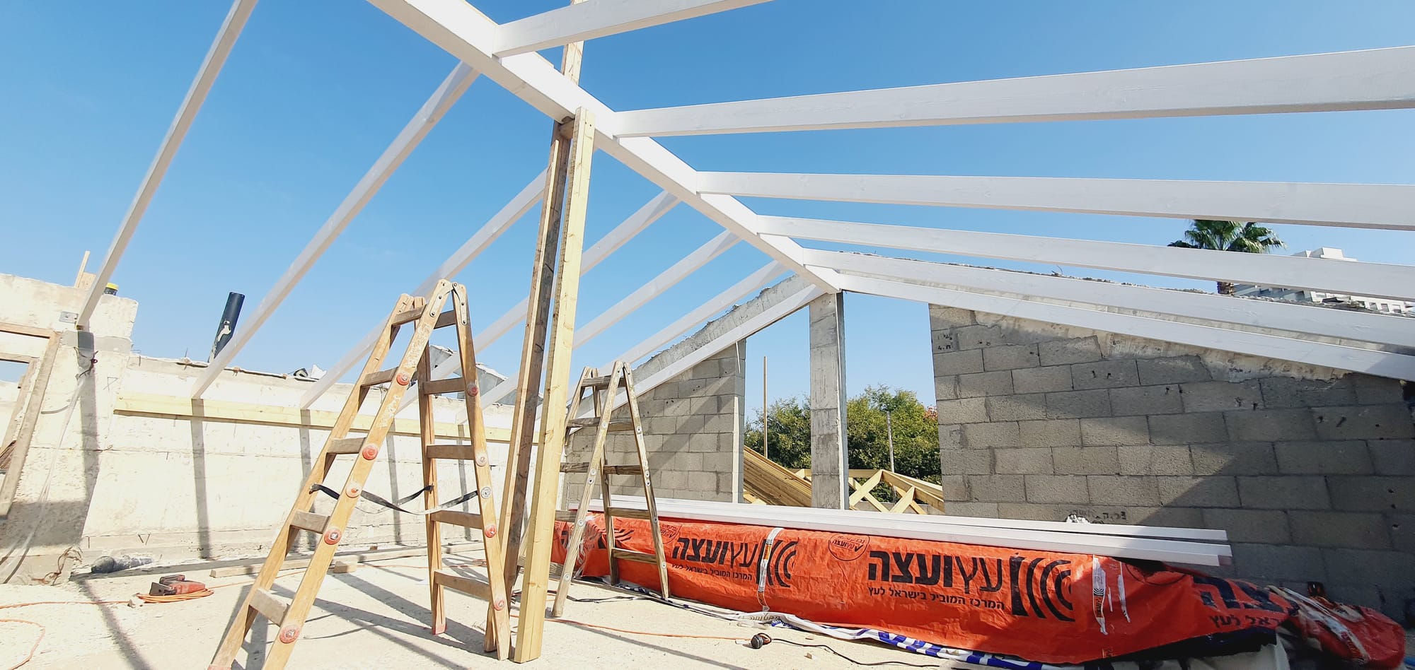 בנית שלד בית דו משפחתי ברעננה
