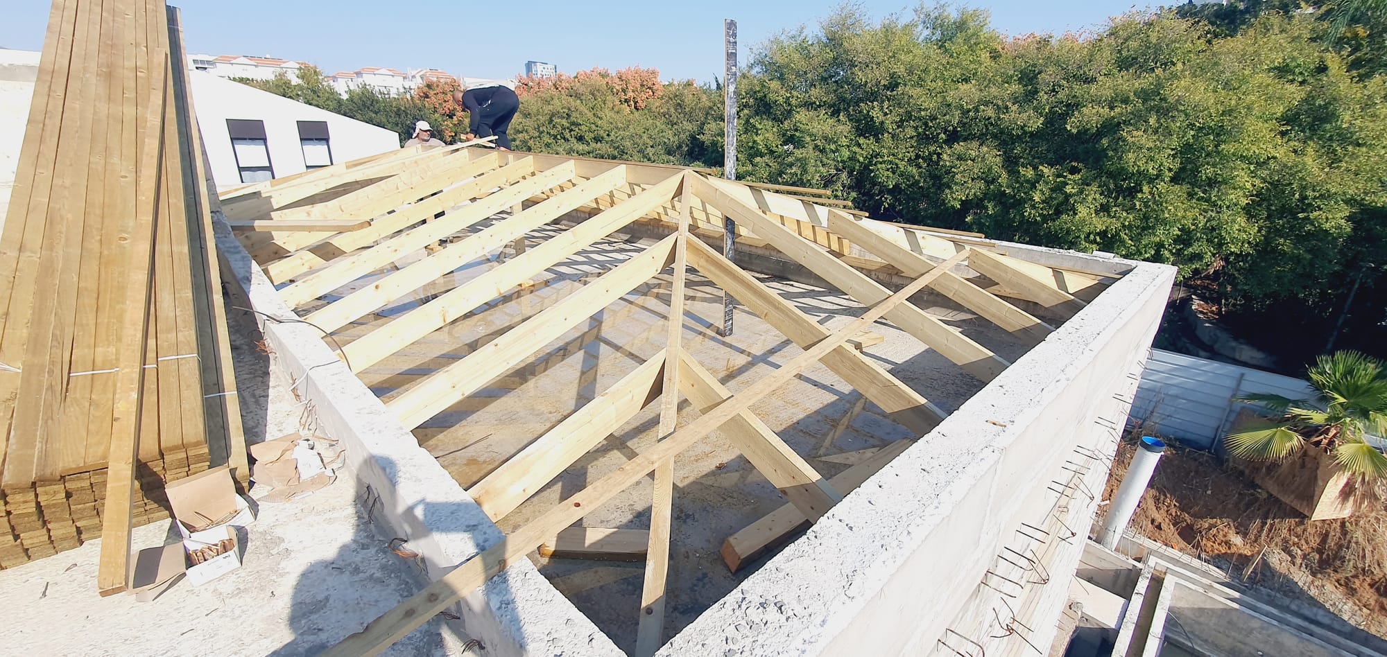 בנית שלד בית דו משפחתי ברעננה