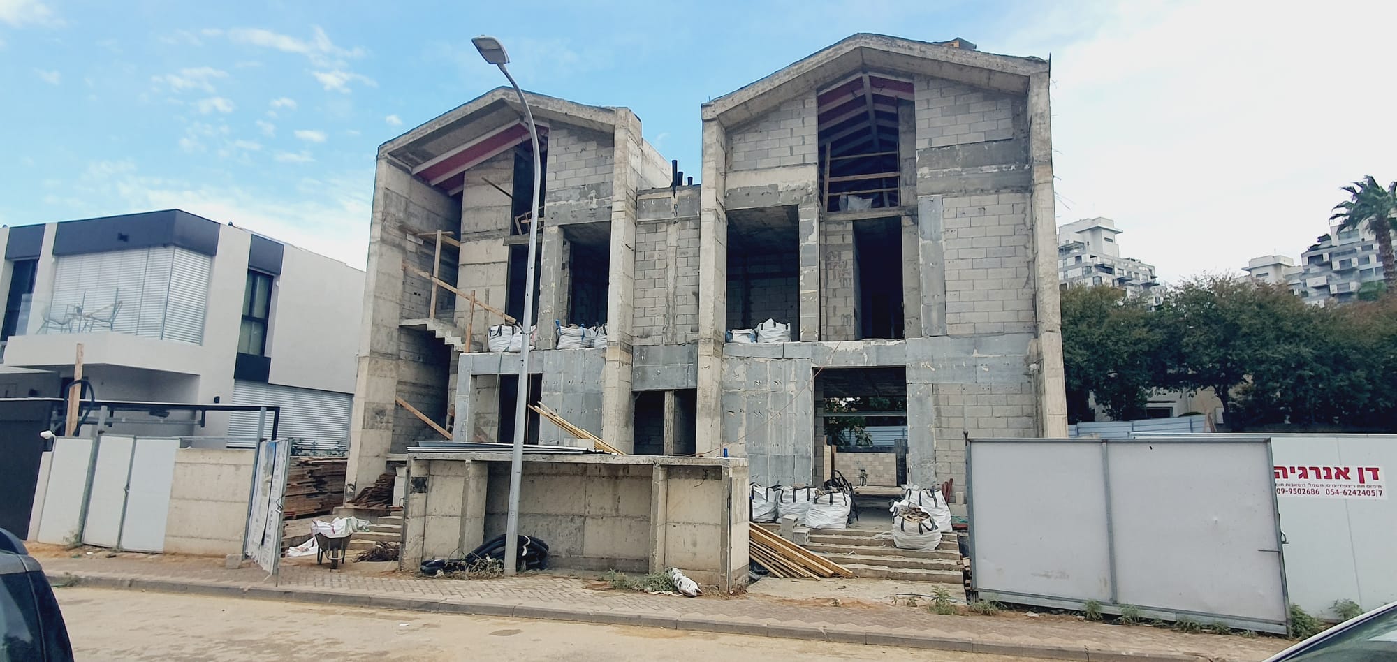 בנית שלד בית דו משפחתי ברעננה