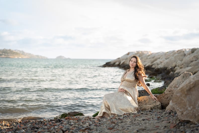 CETTE SÉANCE PHOTO EN EXTÉRIEUR EST BIEN PLUS QU'UN SIMPLE SOUVENIR DE GROSSESSE