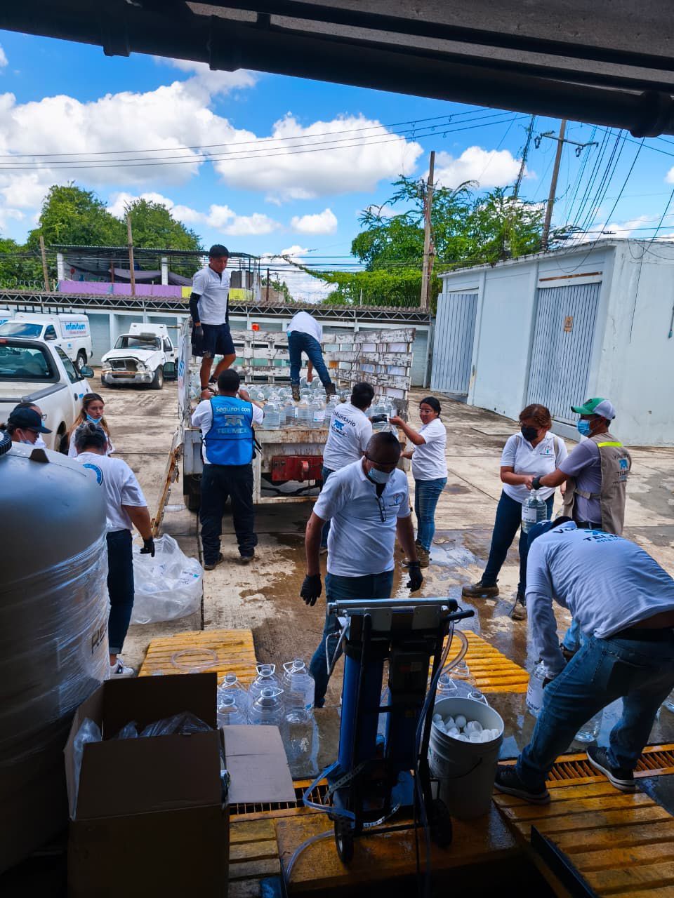 Fundaciones Carlos Slim y Telmex Telcel envían 30 toneladas de ayuda a Veracruz