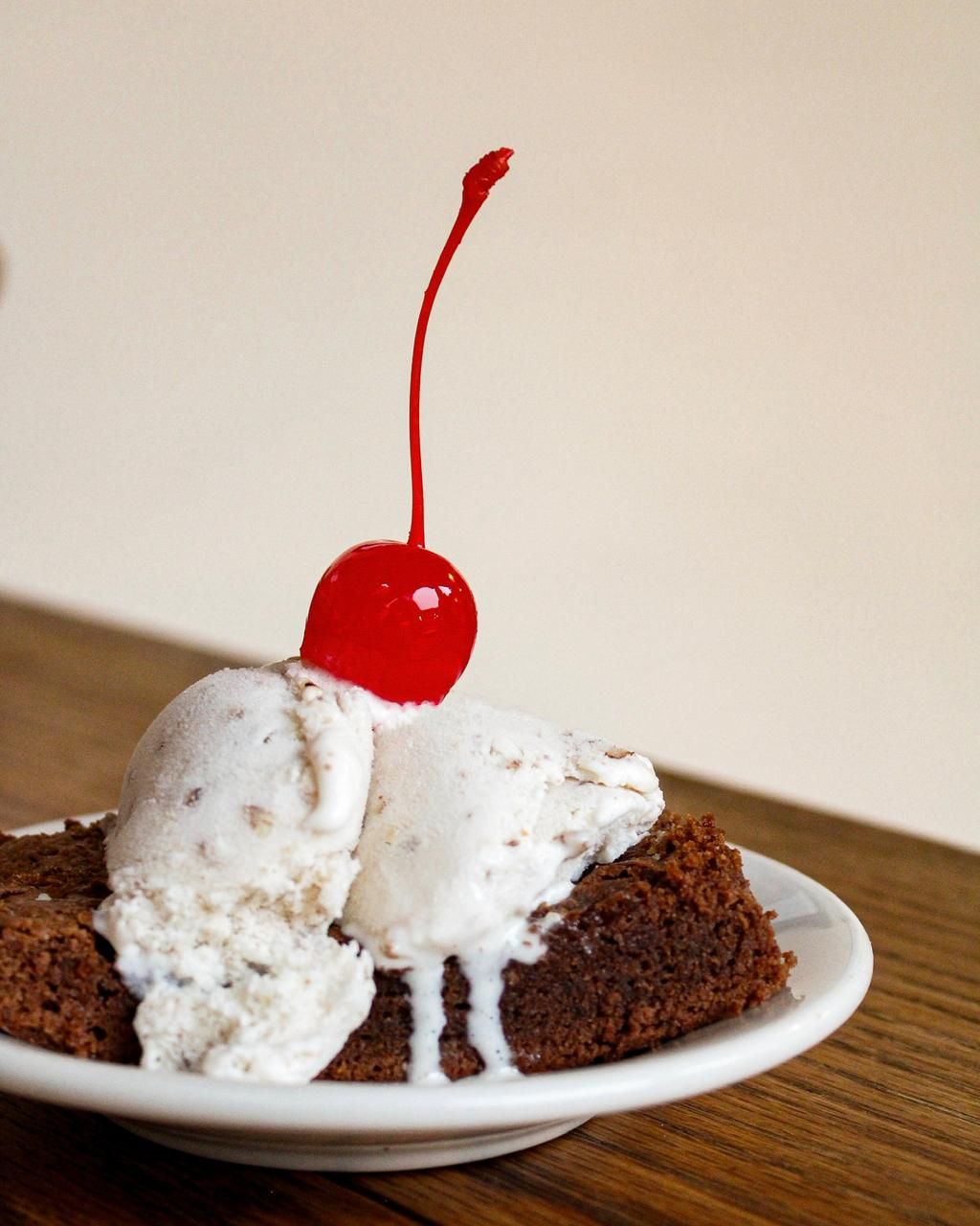 Brownie con helado
