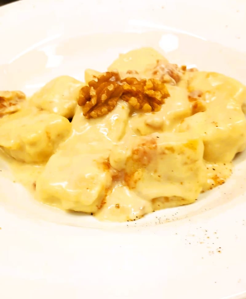 GNOCCHI DI POLENTA CON CREMA TALEGGIO E NOCI