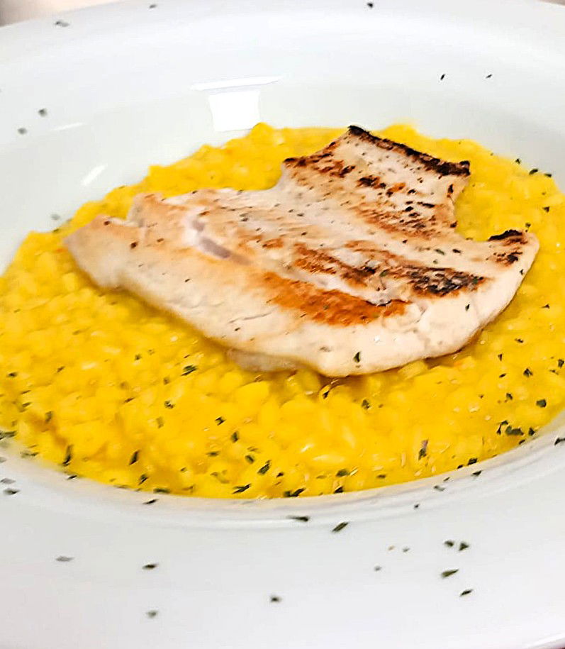 RISOTTO ALLO ZAFFERANO CON FILETTO DI TROTA