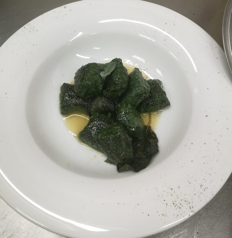 STRANGOLAPRETI AL BURRO E SALVIA