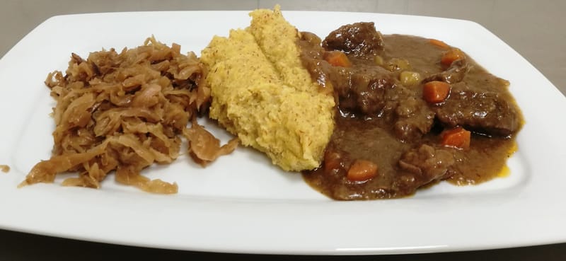 POLENTA E SPEZZATINO DI CERVO