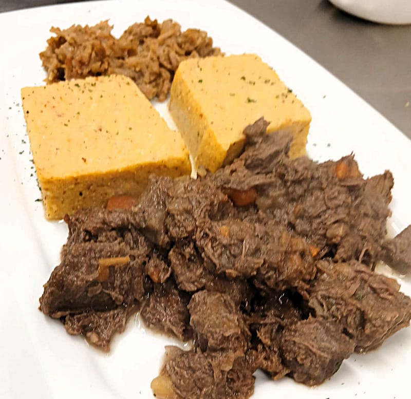 POLENTA E SPEZZATINO DI CERVO