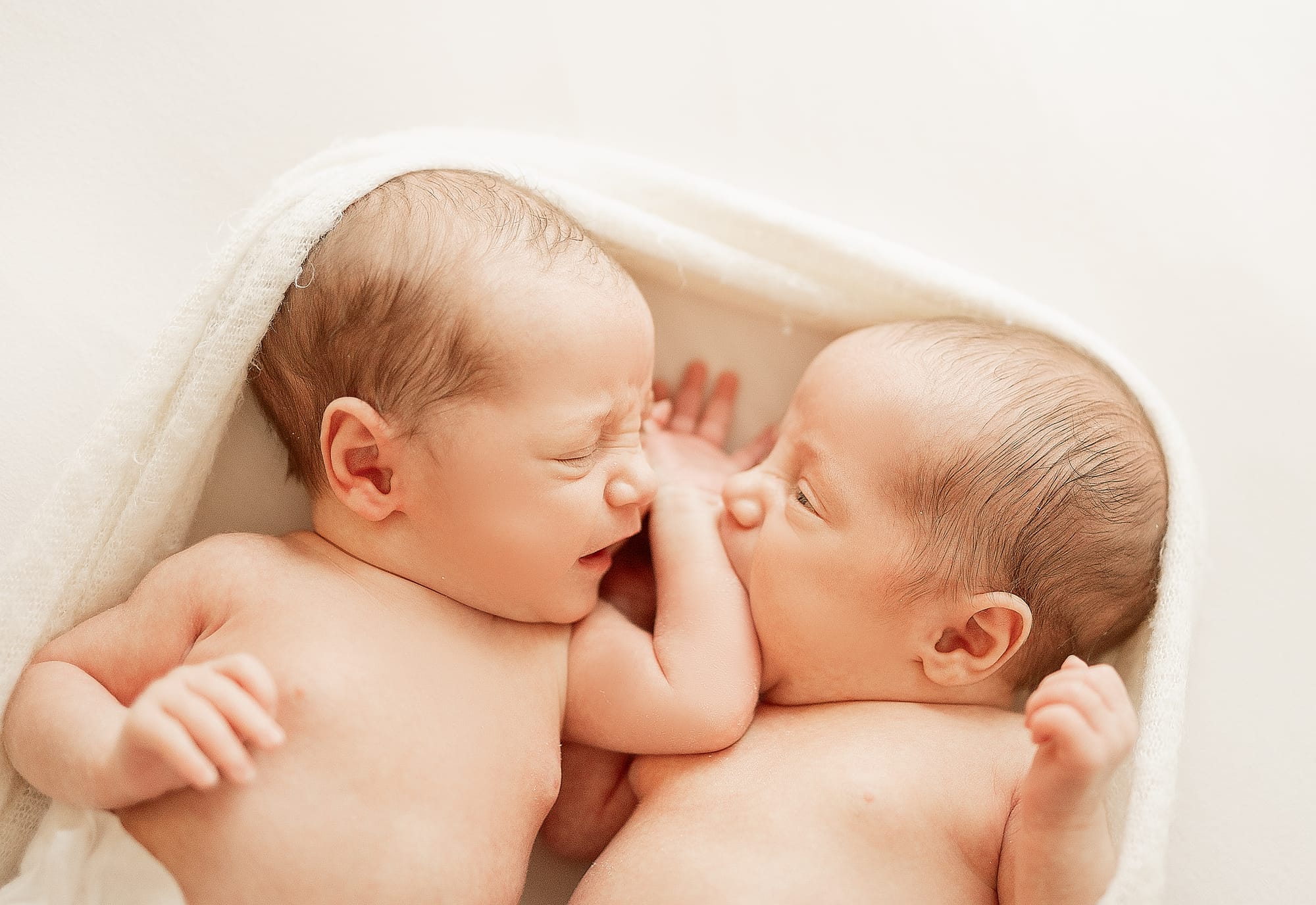 צילום בבית הלקוח באור טבעי- הרגעים הכי אמיתיים שלכם במקום הכי קרוב ללב