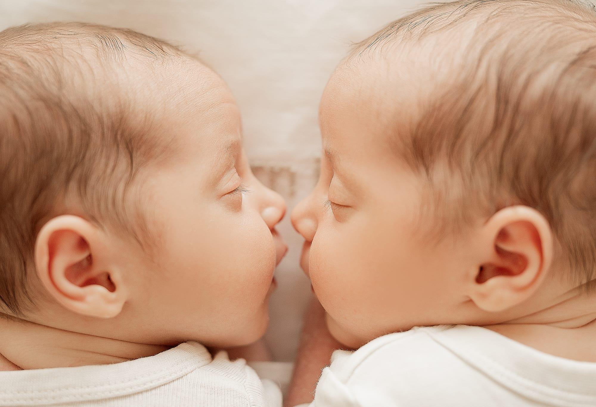 צילום בבית הלקוח באור טבעי- הרגעים הכי אמיתיים שלכם במקום הכי קרוב ללב