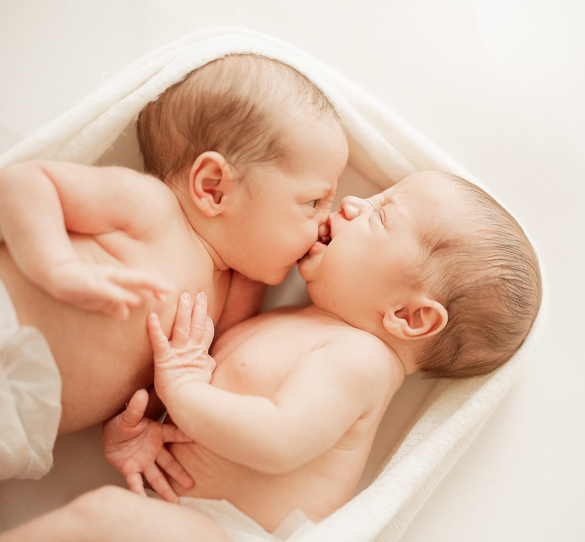 צילום בבית הלקוח באור טבעי- הרגעים הכי אמיתיים שלכם במקום הכי קרוב ללב