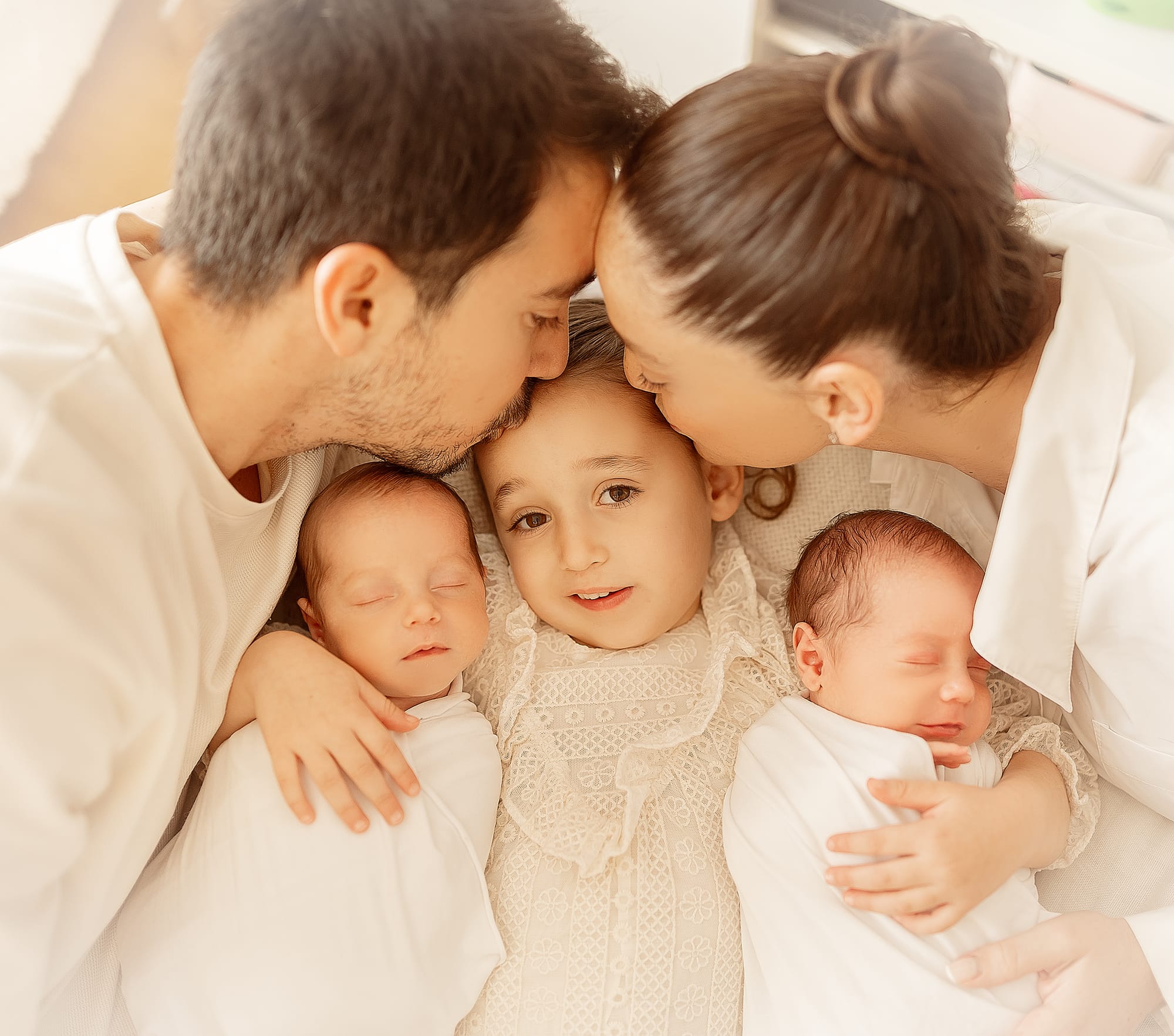 צילום בבית הלקוח באור טבעי- הרגעים הכי אמיתיים שלכם במקום הכי קרוב ללב