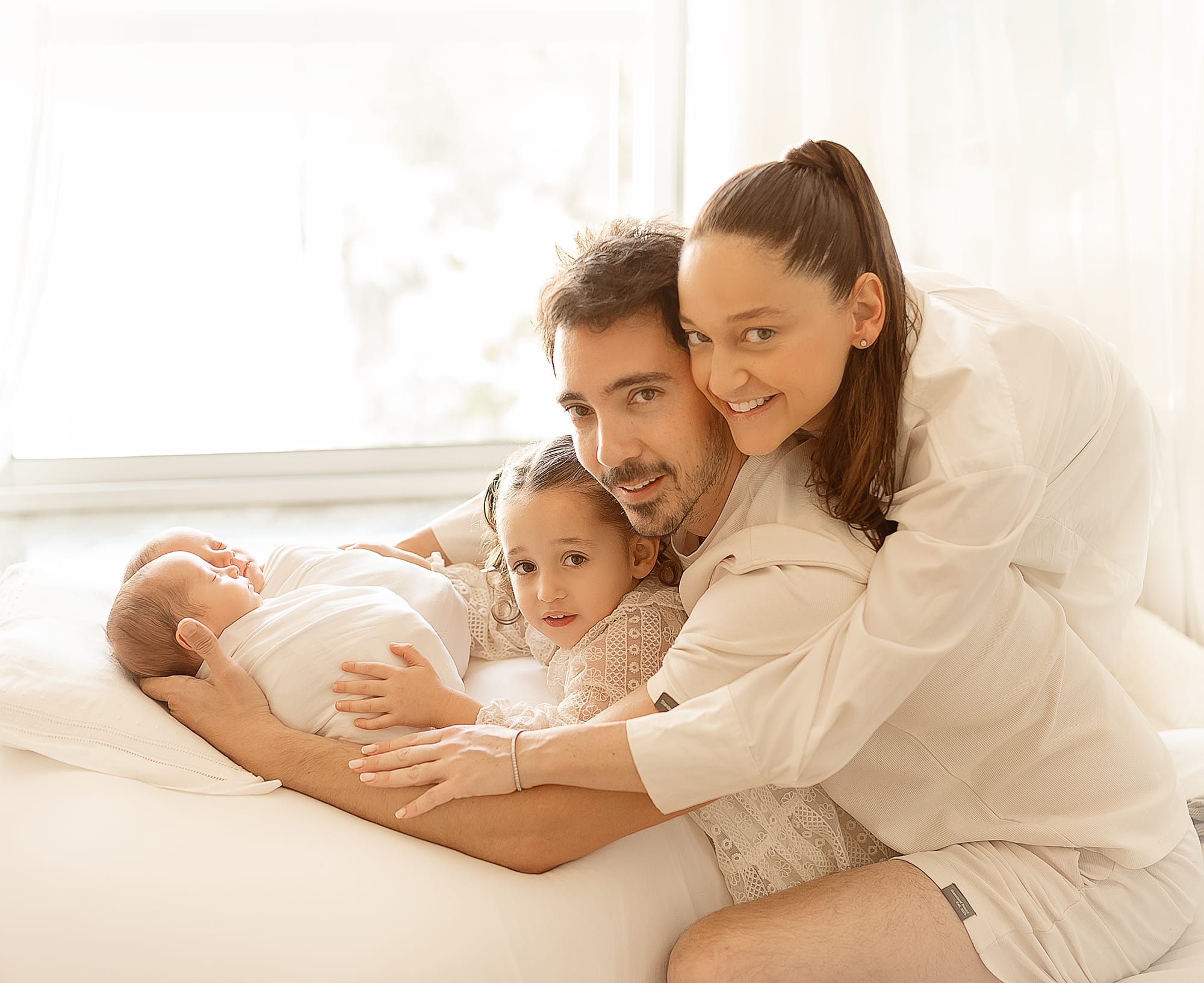 צילום בבית הלקוח באור טבעי- הרגעים הכי אמיתיים שלכם במקום הכי קרוב ללב