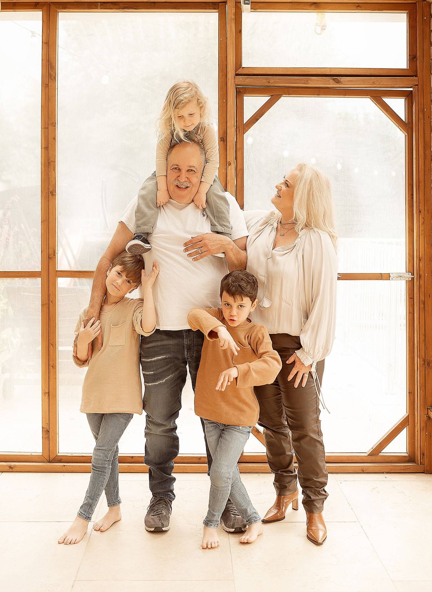 צילום בבית הלקוח באור טבעי- הרגעים הכי אמיתיים שלכם במקום הכי קרוב ללב