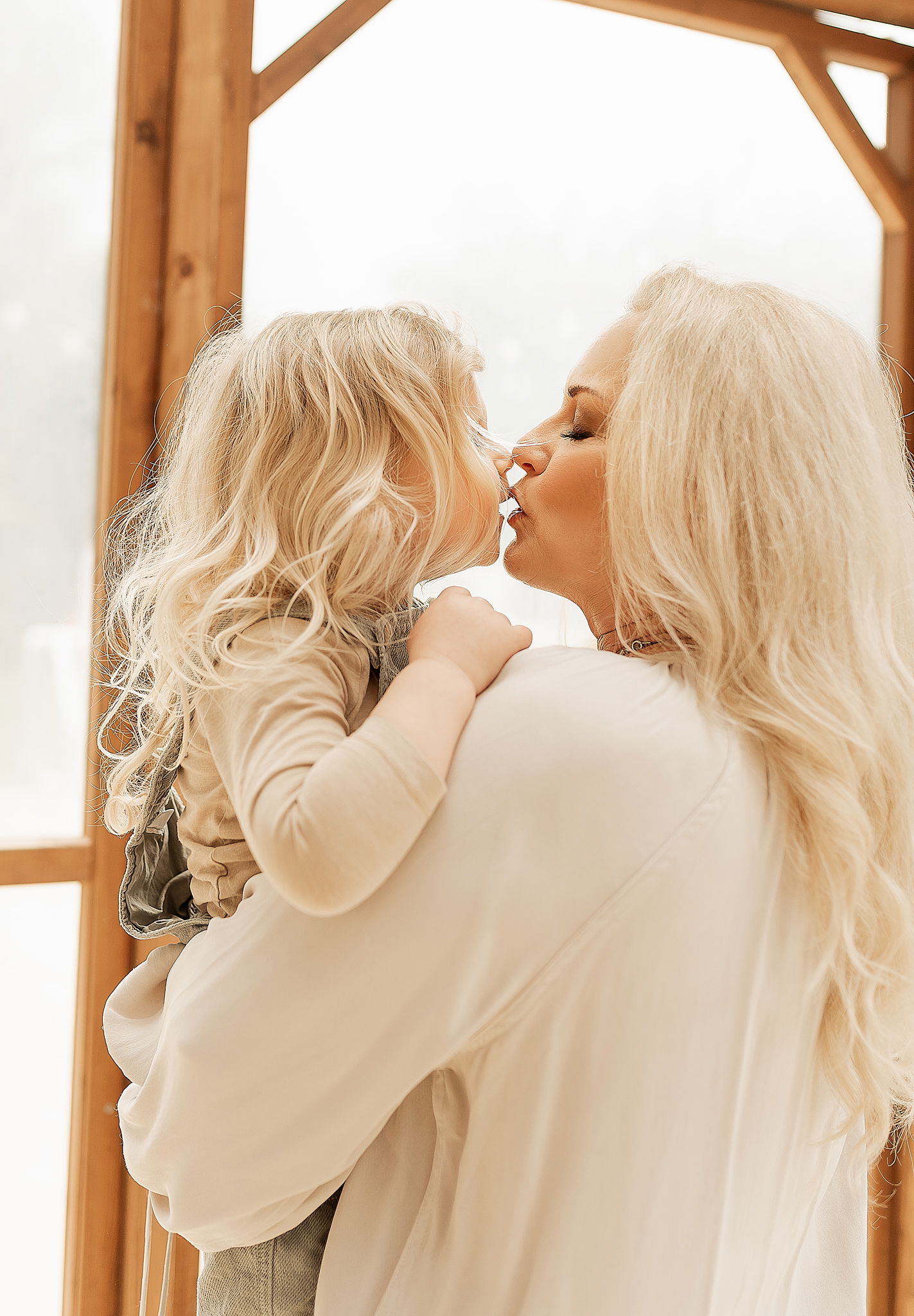 צילום בבית הלקוח באור טבעי- הרגעים הכי אמיתיים שלכם במקום הכי קרוב ללב