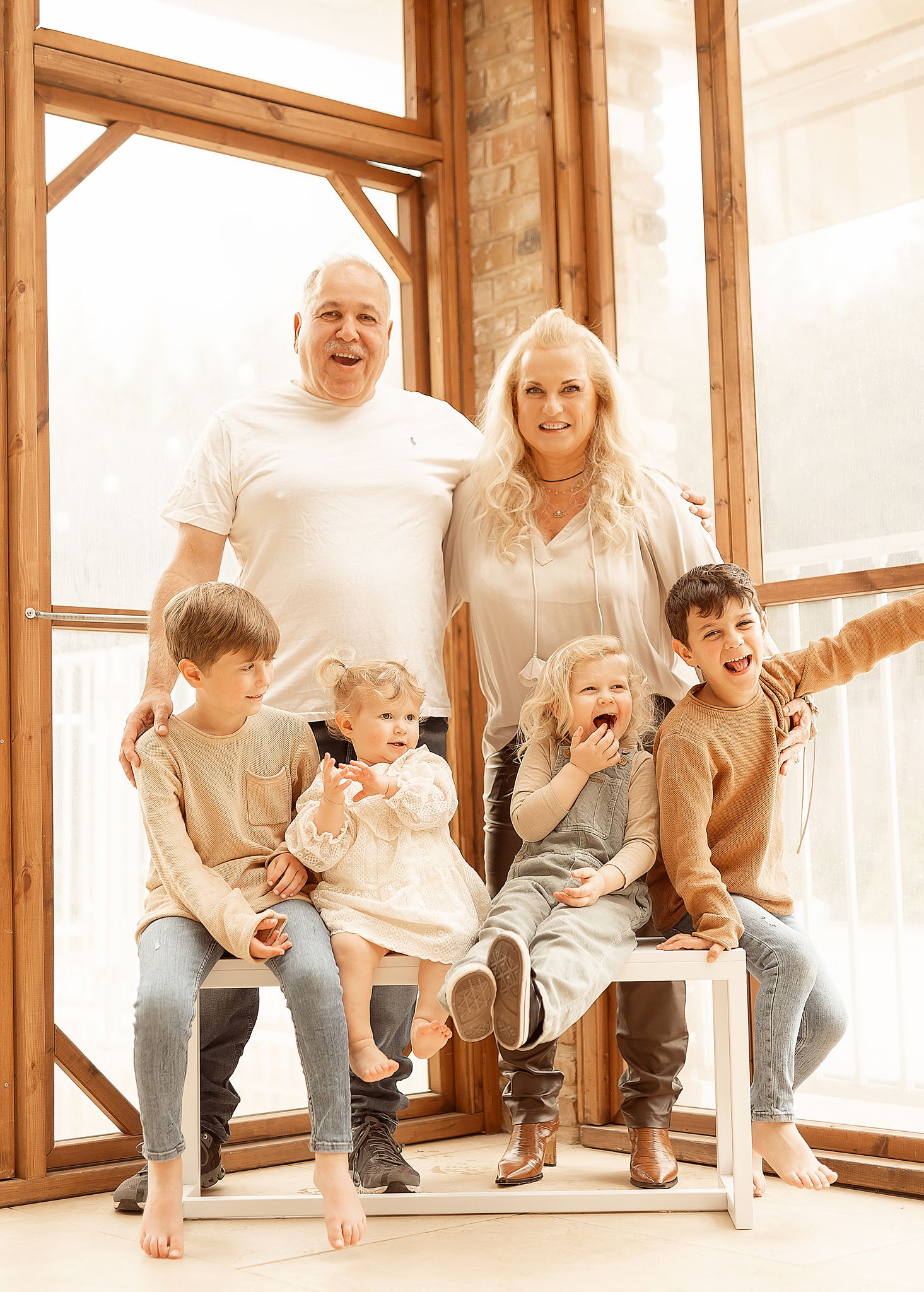 צילום בבית הלקוח באור טבעי- הרגעים הכי אמיתיים שלכם במקום הכי קרוב ללב