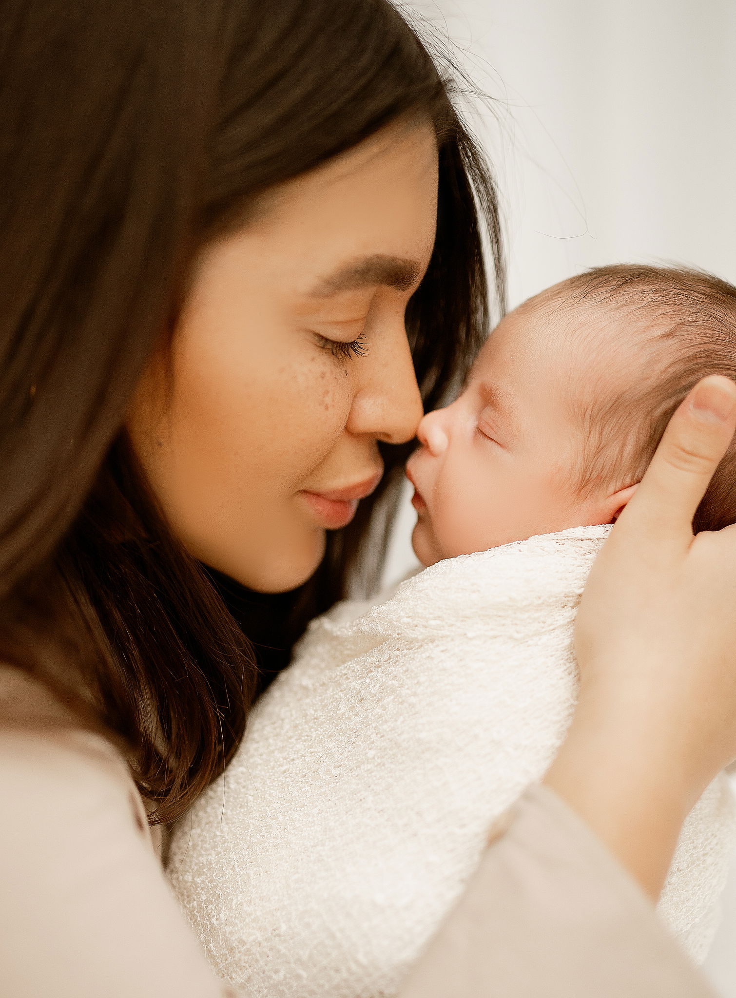 צילום בבית הלקוח באור טבעי- הרגעים הכי אמיתיים שלכם במקום הכי קרוב ללב