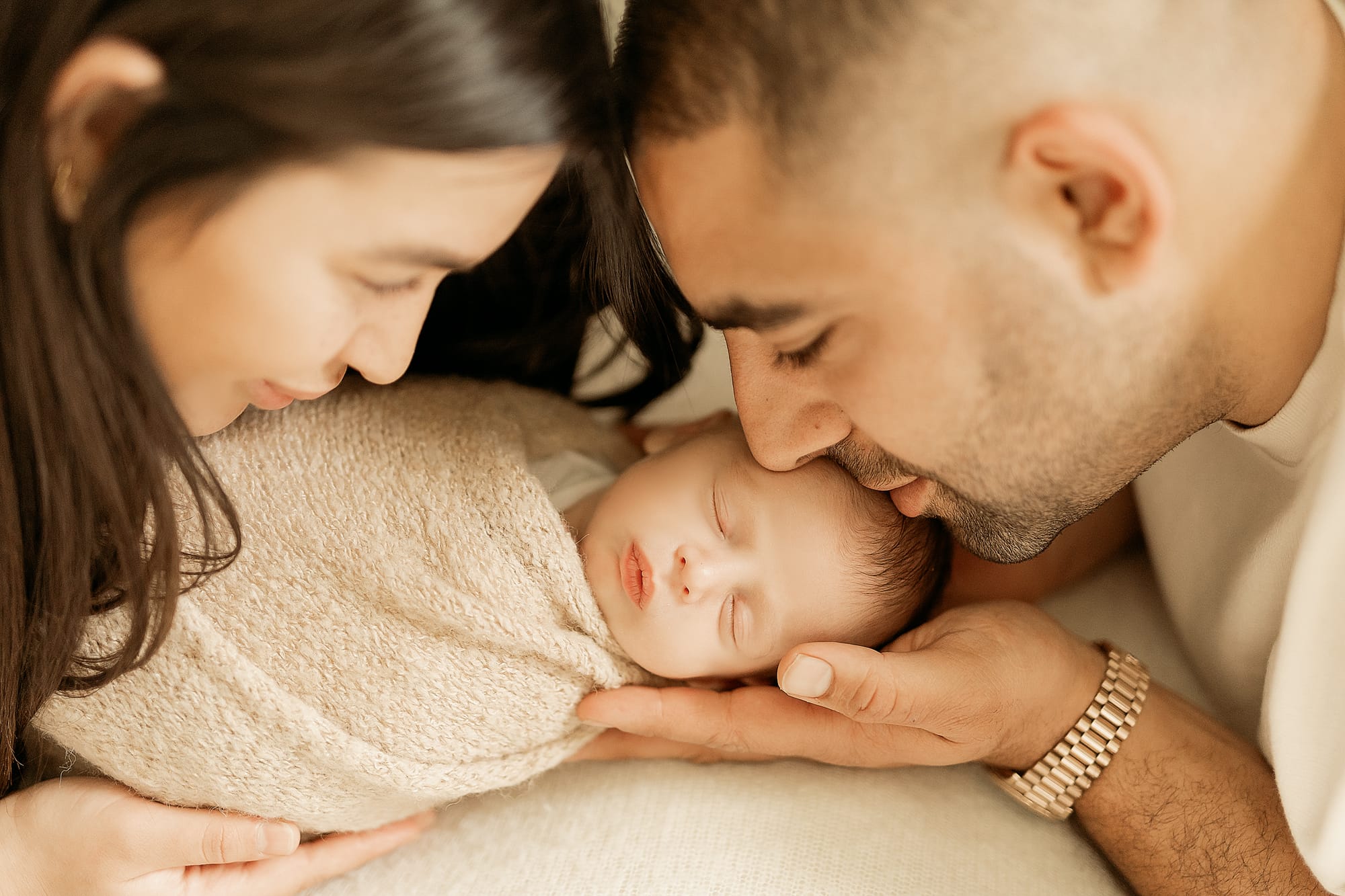 צילום בבית הלקוח באור טבעי- הרגעים הכי אמיתיים שלכם במקום הכי קרוב ללב