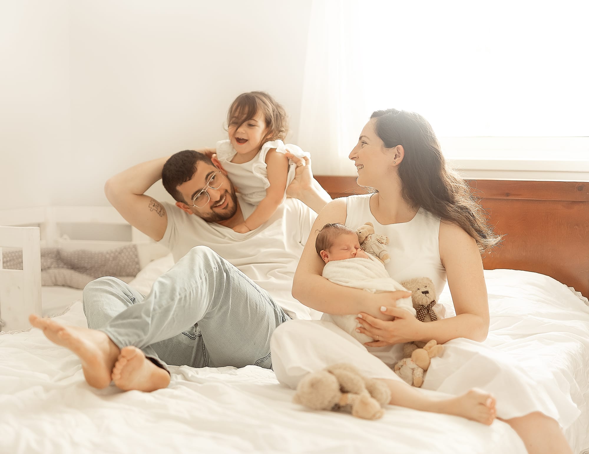 צילום בבית הלקוח באור טבעי- הרגעים הכי אמיתיים שלכם במקום הכי קרוב ללב