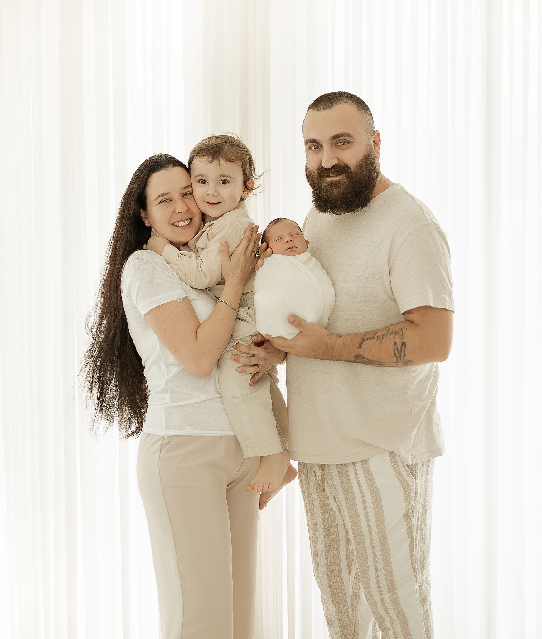 צילום בבית הלקוח באור טבעי- הרגעים הכי אמיתיים שלכם במקום הכי קרוב ללב