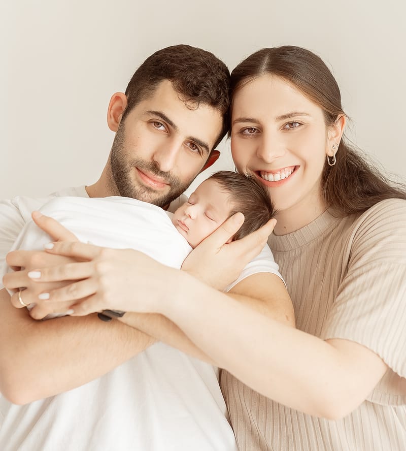 צילומי ניובורן בסטודיו או בית הלקוח