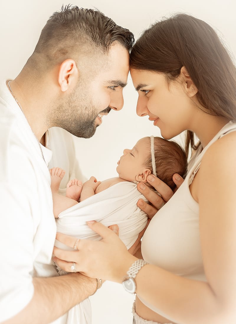 צילומי ניובורן בסטודיו או בית הלקוח