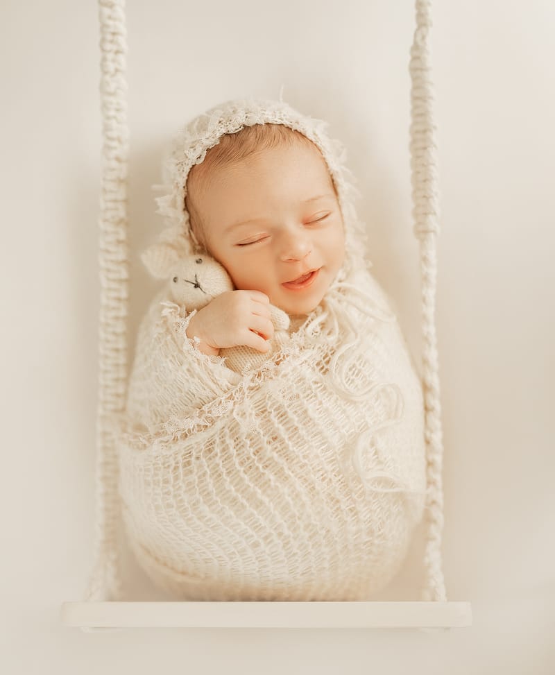 צילומי ניובורן בסטודיו או בית הלקוח