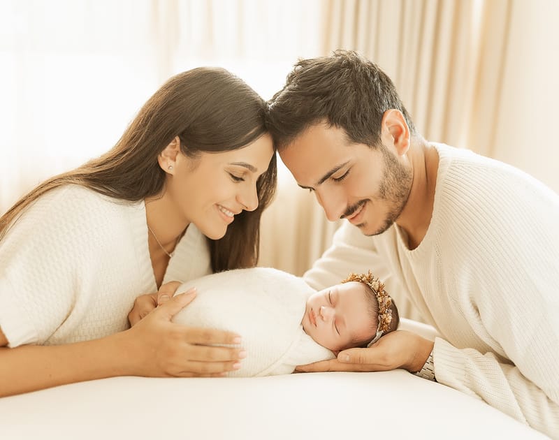 צילומי ניובורן בסטודיו או בית הלקוח