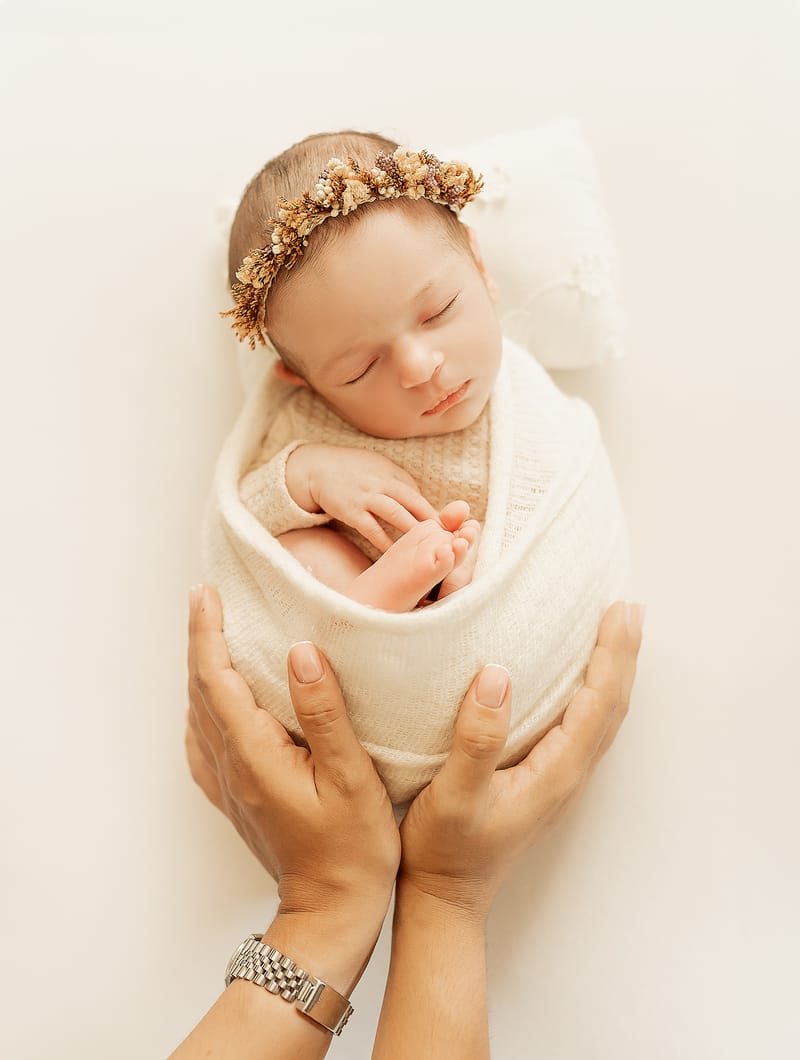 צילומי ניובורן בסטודיו או בית הלקוח