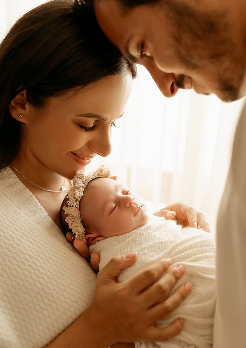 צילומי ניובורן בסטודיו או בית הלקוח