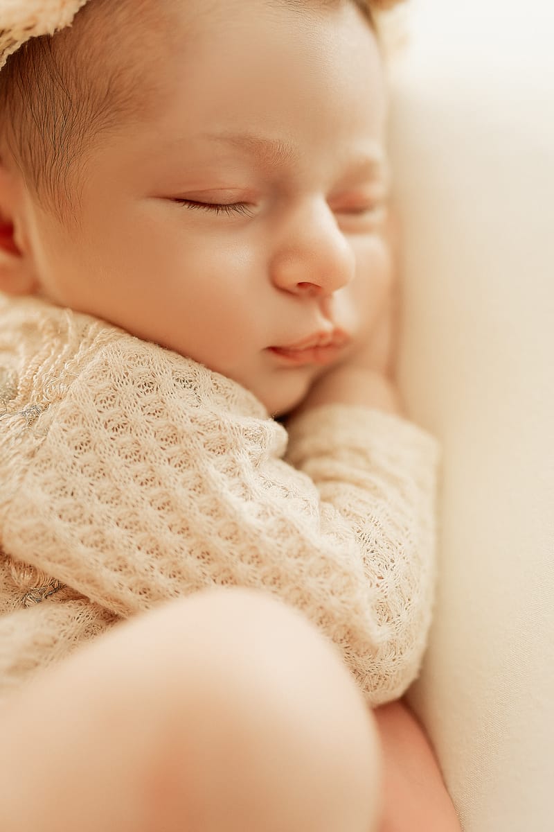 צילומי ניובורן בסטודיו או בית הלקוח