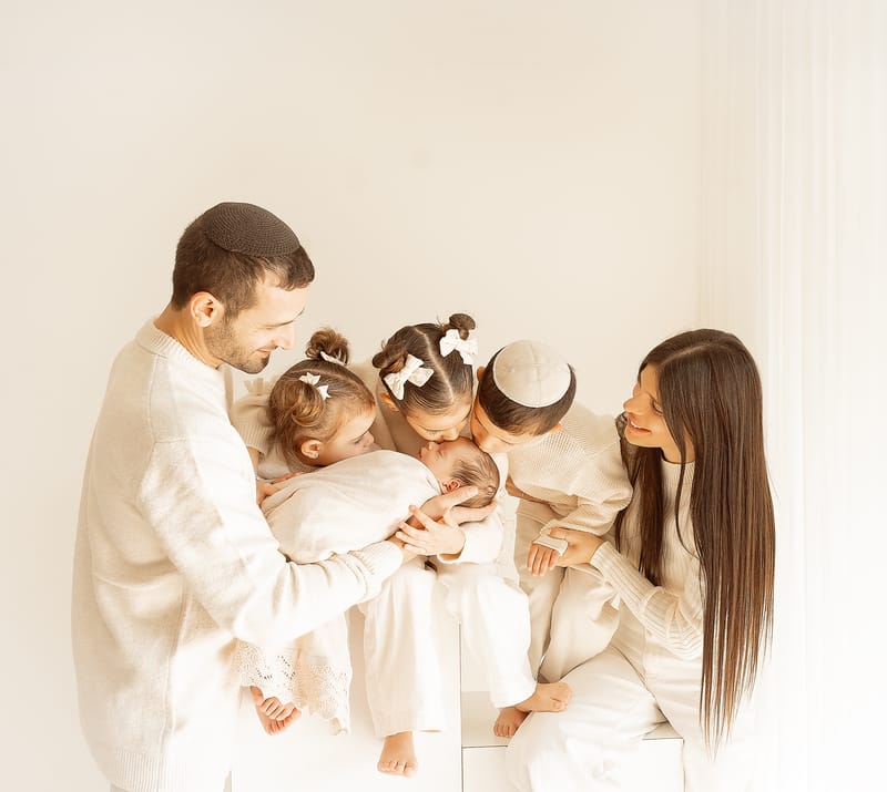 צילומי ניובורן בסטודיו או בית הלקוח