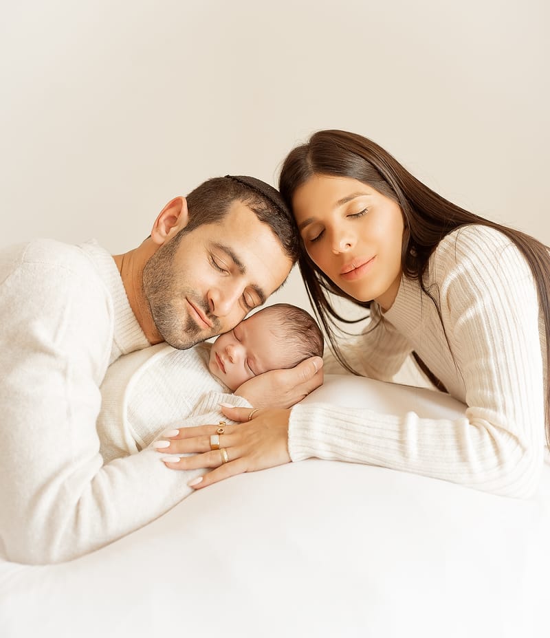 צילומי ניובורן בסטודיו או בית הלקוח