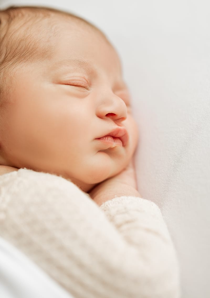 צילומי ניובורן בסטודיו או בית הלקוח