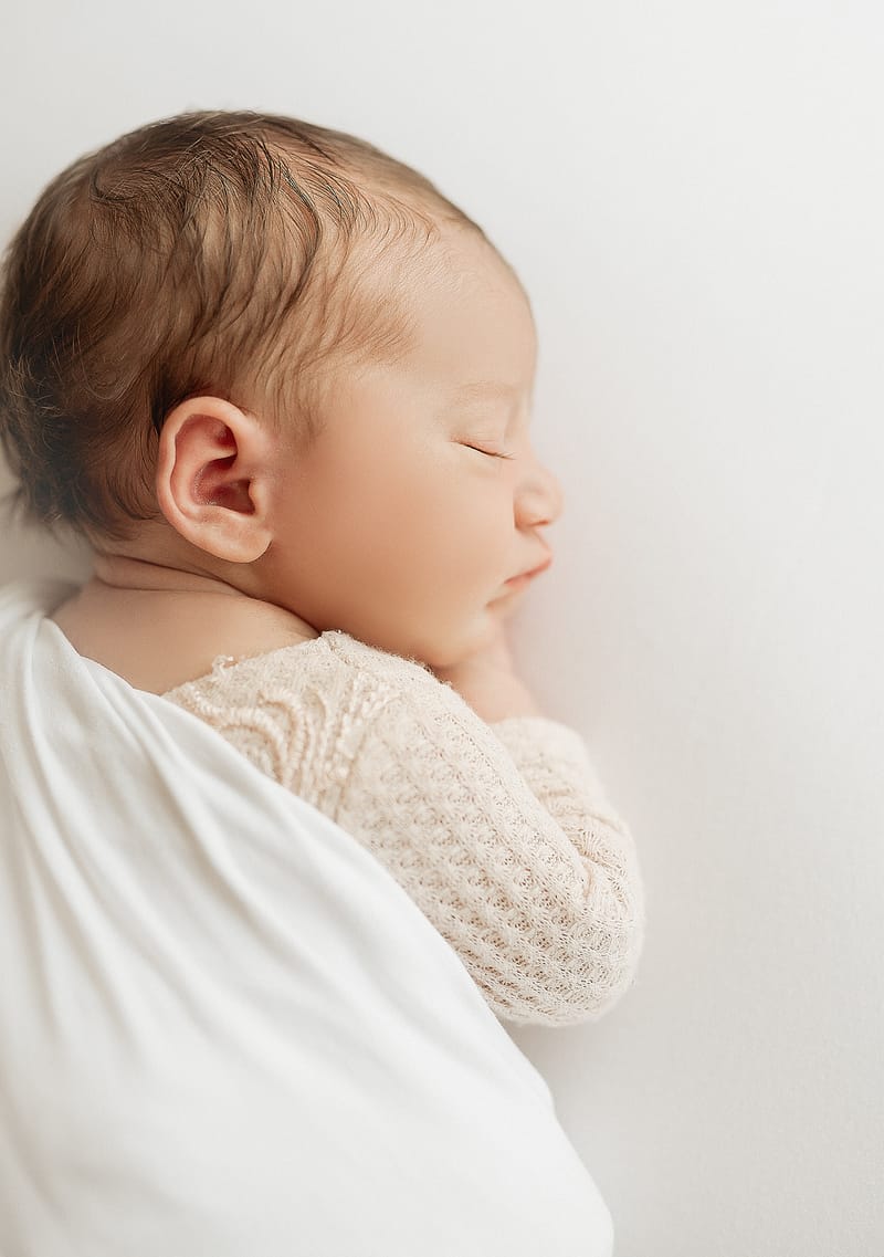 צילומי ניובורן בסטודיו או בית הלקוח