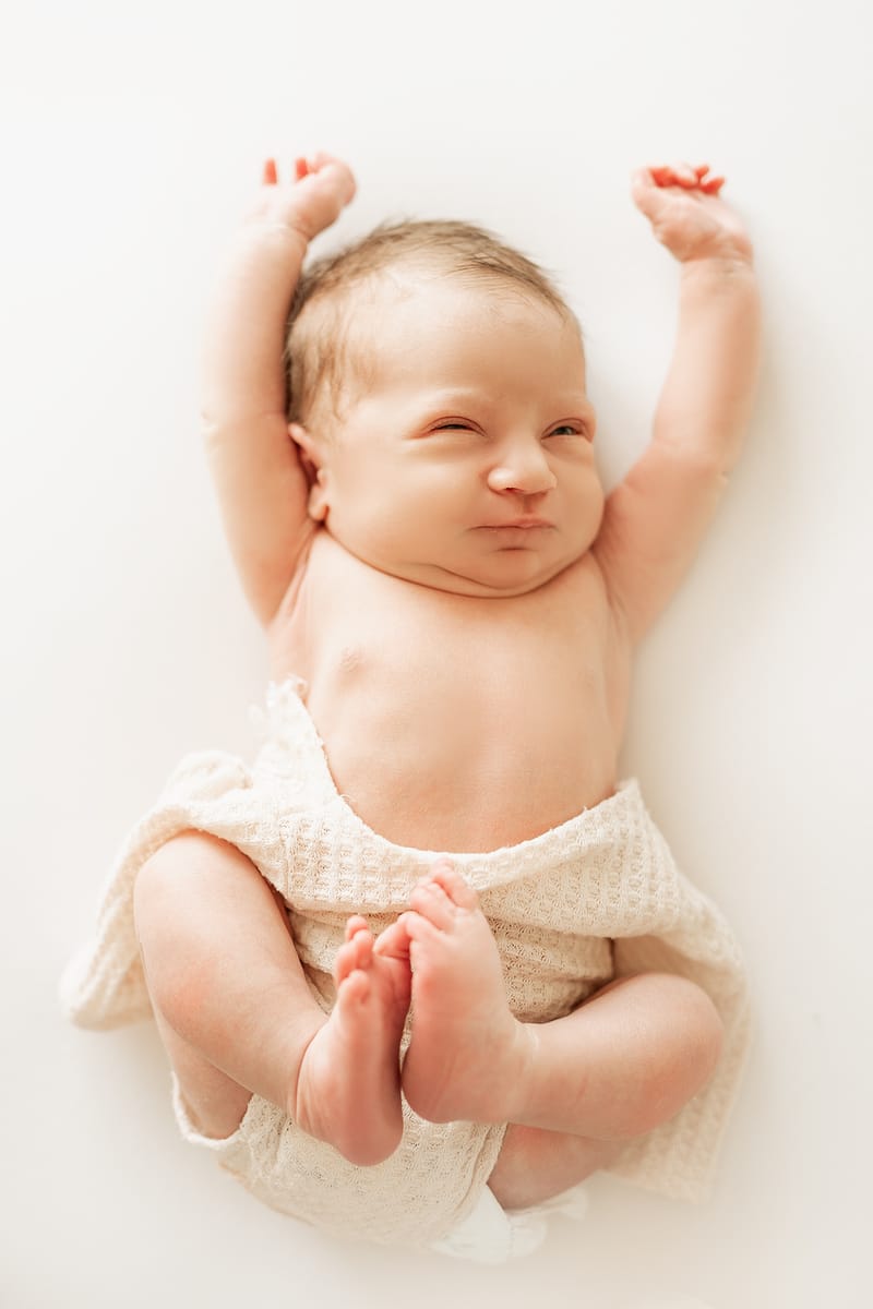 צילומי ניובורן בסטודיו או בית הלקוח