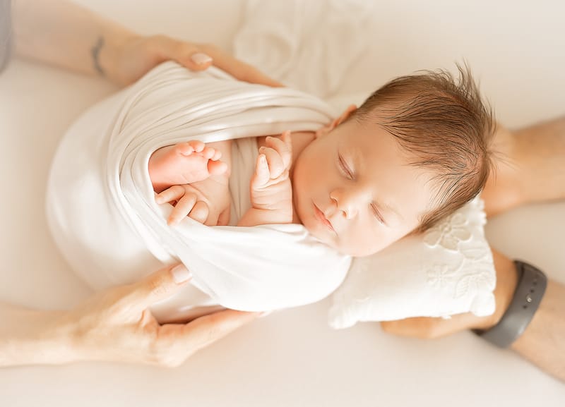 צילומי ניובורן בסטודיו או בית הלקוח