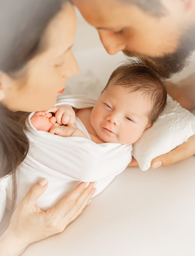 צילומי ניובורן בסטודיו או בית הלקוח