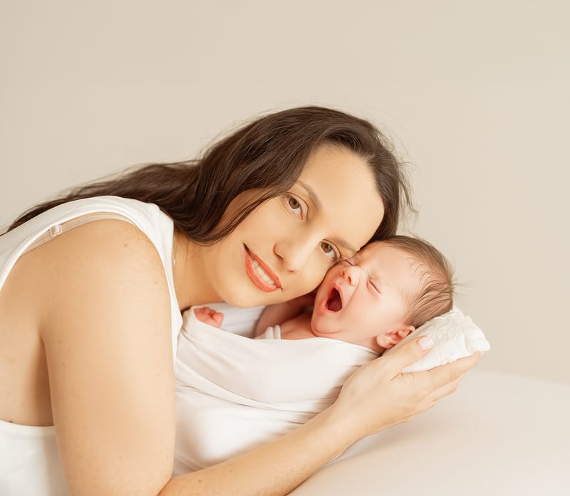 צילומי ניובורן בסטודיו או בית הלקוח